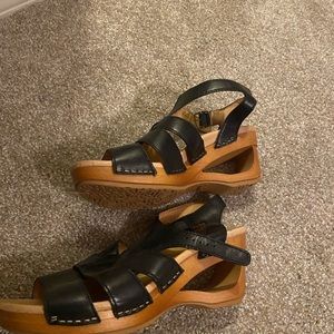 Black short heel sandals